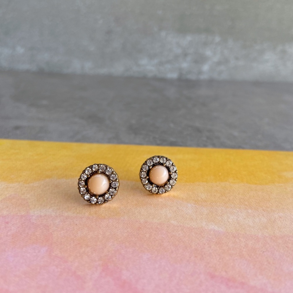 Minimal Swarovski Blush Earrings - Picture 4 of 10